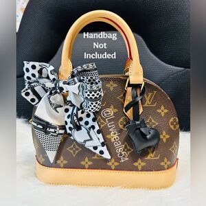 Silk scarf Bow with Heart Charm